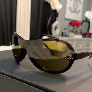 AUTHENTIC VINTAGE AVIATOR CHANEL Tortoise Shell Sunglasses with Gold Accents